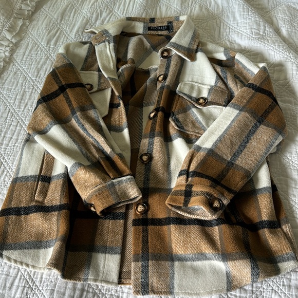 Shacket - Picture 3 of 3